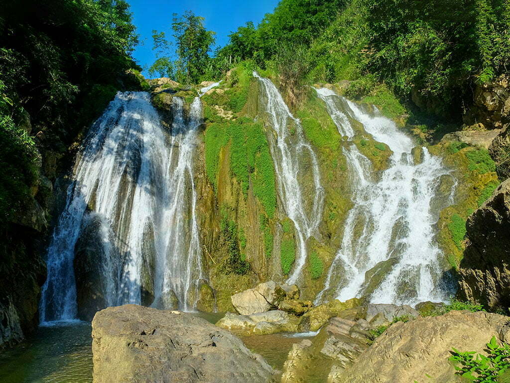 go-lao-waterfall-mai-chau-valley