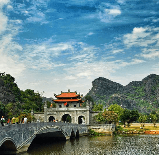 9 Must - see attractions and things to do in Ninh Binh Vietnam