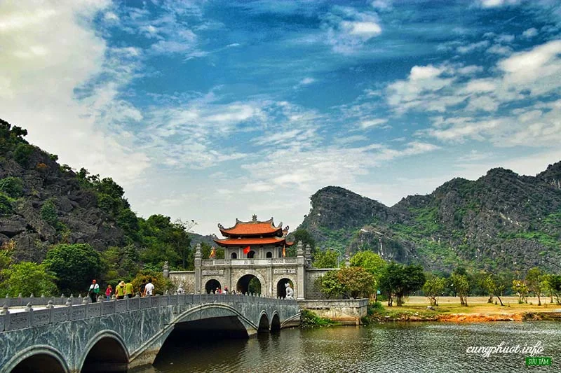 9 Must - see attractions and things to do in Ninh Binh Vietnam 9 Must - see attractions and things to do in Ninh Binh Vietnam