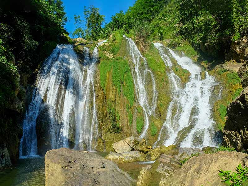 Go Lao waterfall- Mai Chau valley 