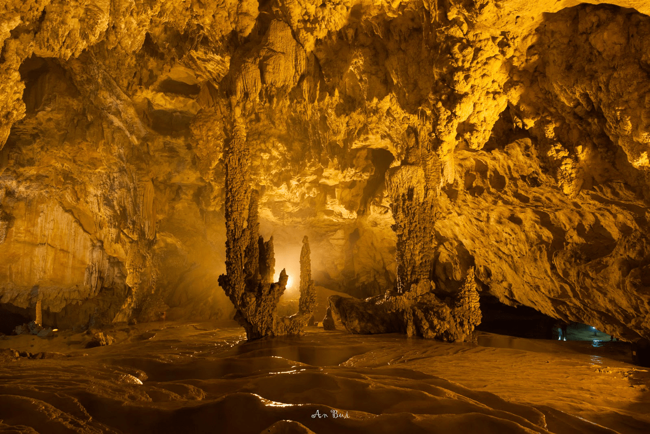 Ngao Nguom cave near Ban Gioc waterfall