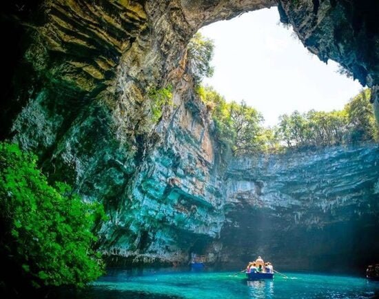 BEAUTIFUL CAVES IN VIETNAM