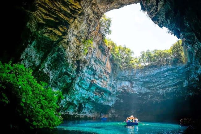 BEAUTIFUL CAVES IN VIETNAM