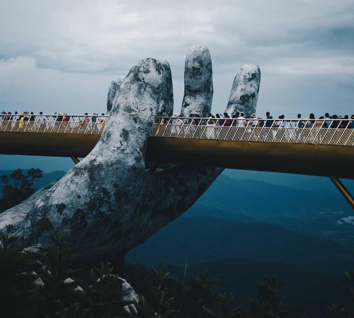 TOP 7 MOST IMPRESSIVE BRIDGES IN VIETNAM Golden_Bridge_Vietnam