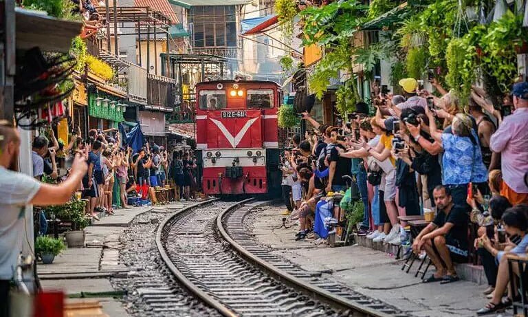 VIETNAMESE TRAIN TOURISM