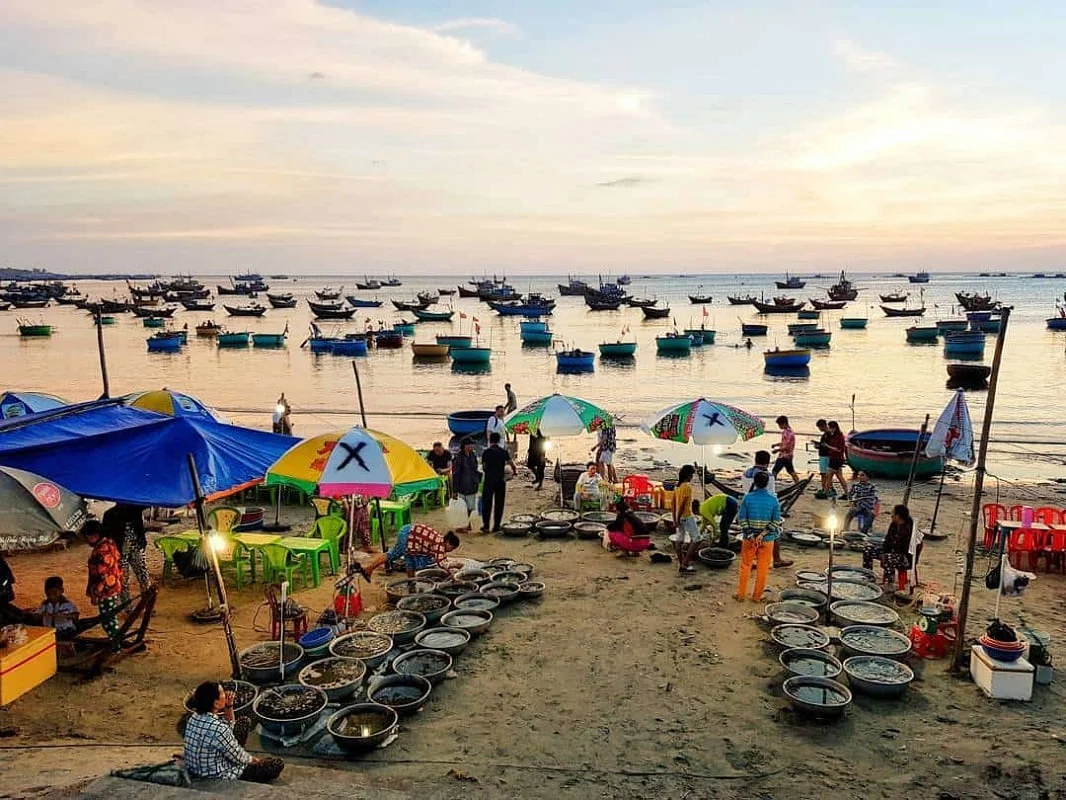 WHAT TO DO IN MUI NE VIETNAM? Fishing village along the sandy shore