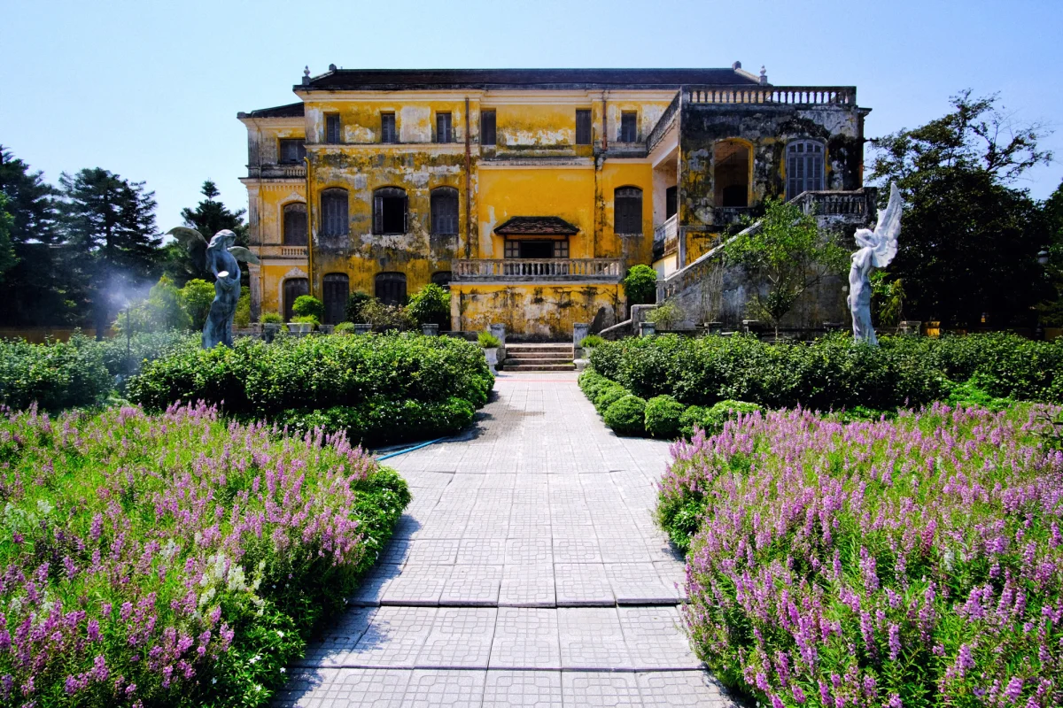 Top 10 unique activities should work in Hue and ancient citadel of Vietnam An Dinh Palace, Hue
