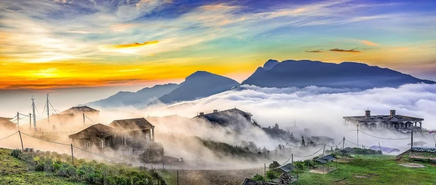 Đỉnh Mẫu Sơn chìm trong biển mây mùa đông Đỉnh Mẫu Sơn chìm trong biển mây mùa đông