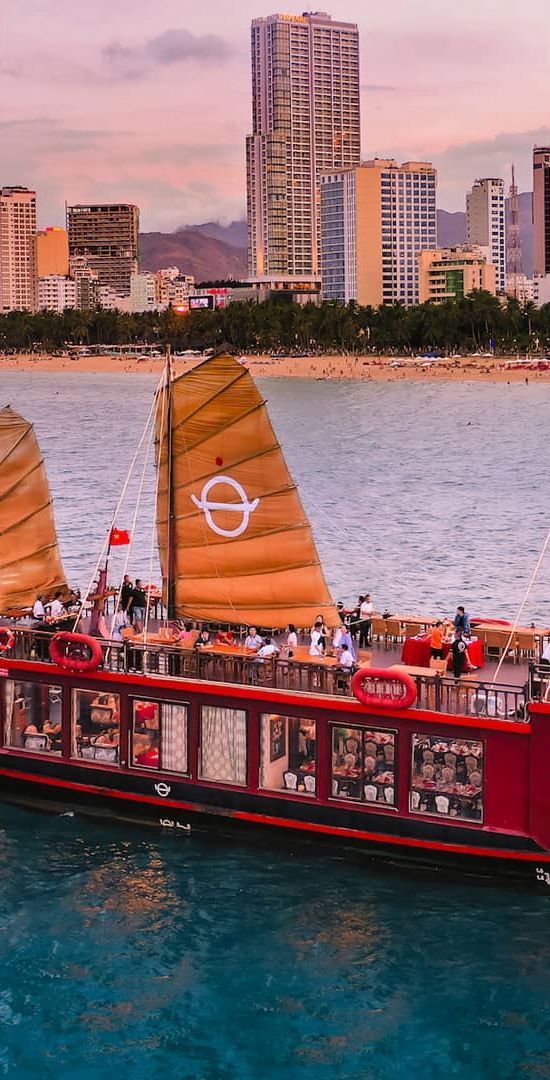 Immerse in the poetic sunset view in Nha Trang cruise trip