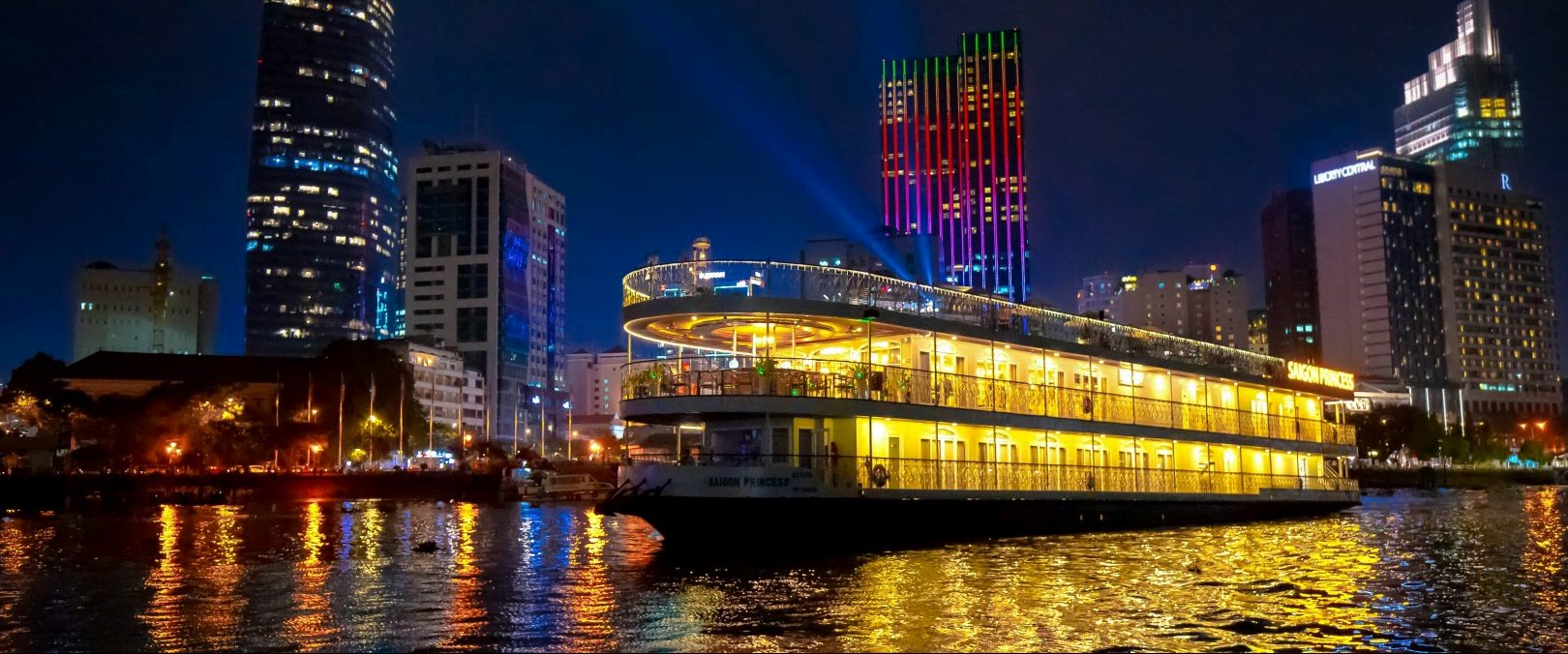 5-star cruise in Saigon by night