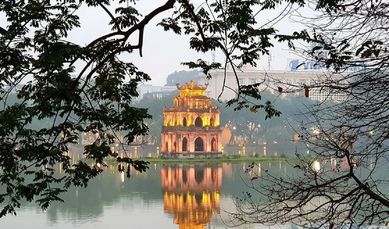 What to do on a 12 -day trip to Vietnam? Turtle tower at Hoan Kiem lake, Hanoi Vietnam