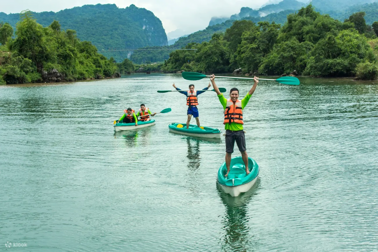 Kayak in Phong Nha Ke Bang national park