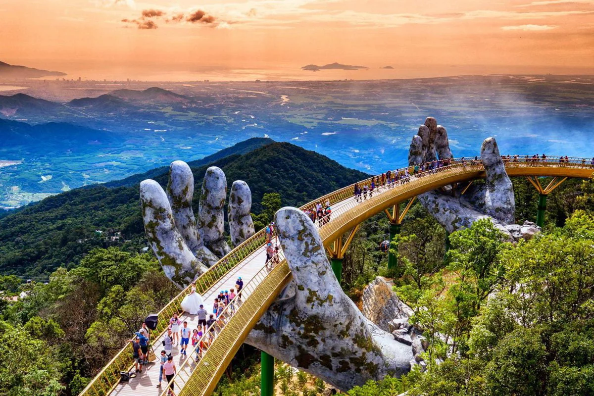 Cầu Vàng- cây cầu nổi tiếng tại Đà Nẵng- miền Trung Việt Nam Cầu Vàng- cây cầu nổi tiếng tại Đà Nẵng- miền Trung Việt Nam