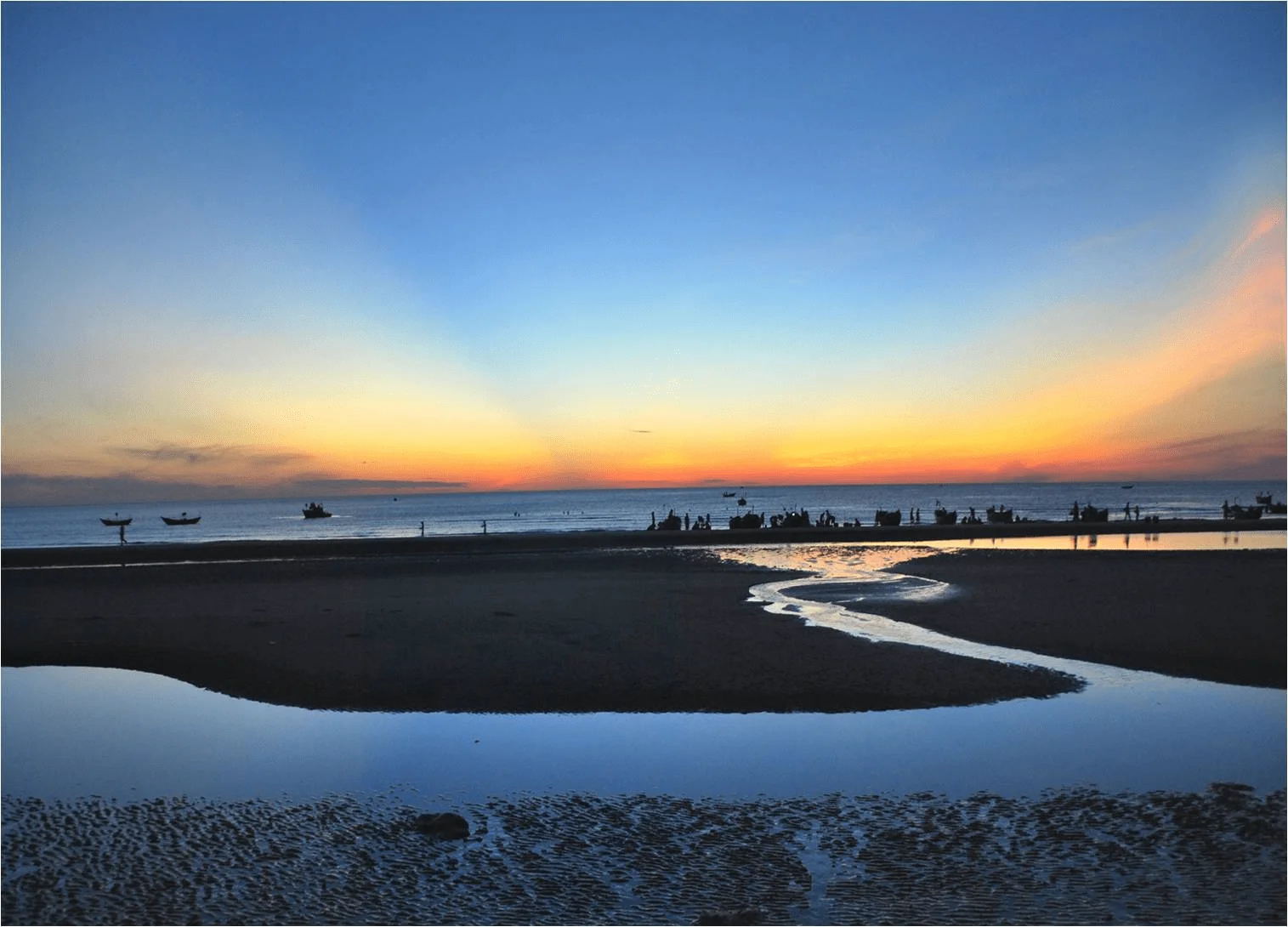 Top 10 unique activities should work in Hue and ancient citadel of Vietnam Thuan An Beach