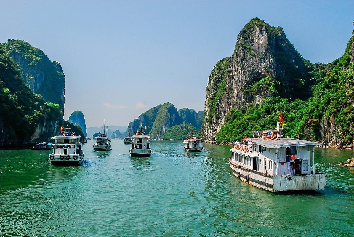 Take a seat on a cruise and admire the beauty of Ha Long Bay