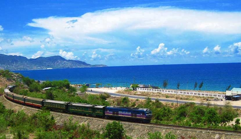Train from Hanoi to Phong Nha view