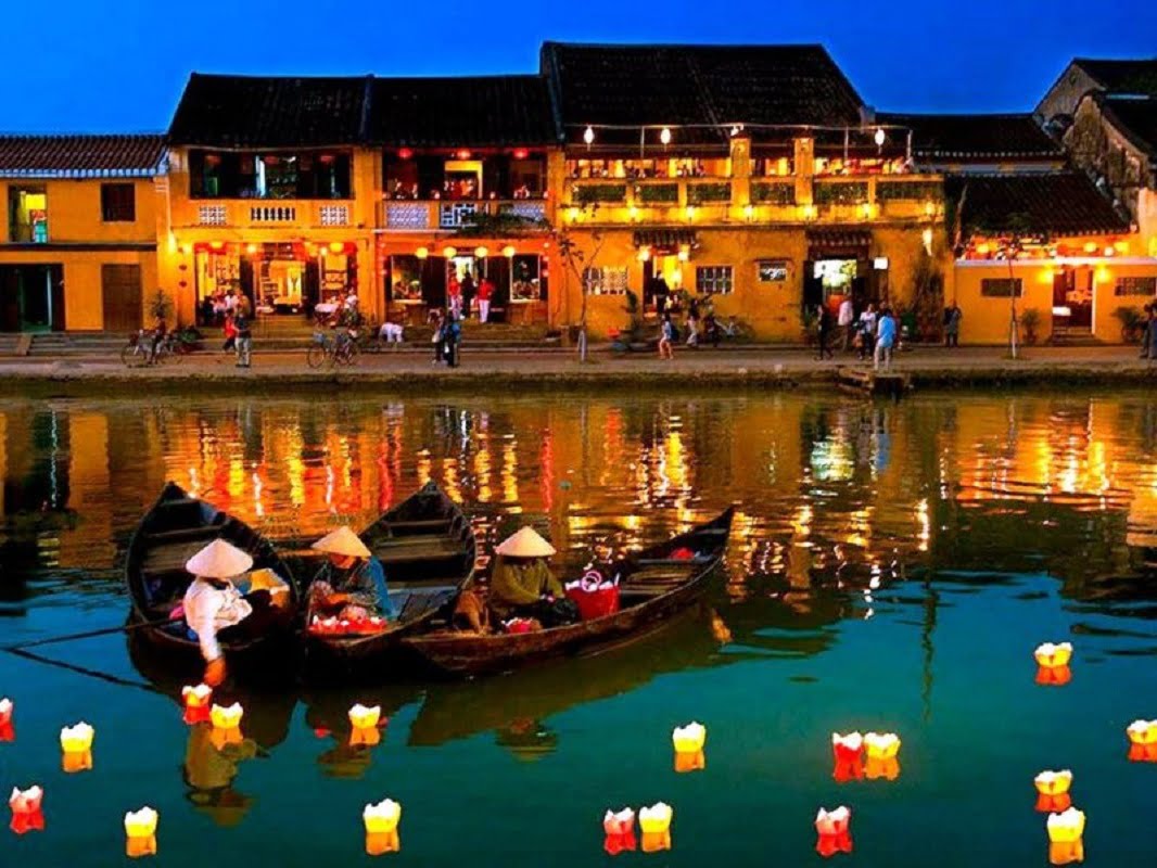 Lanterns released on Thu Bon river, Hoian