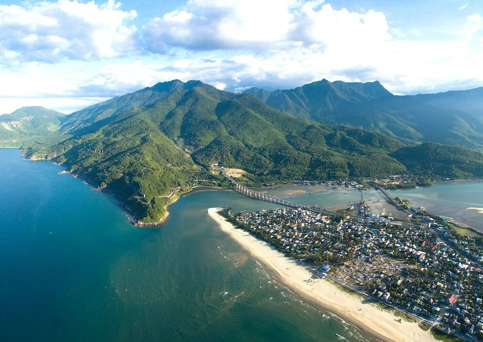 Top 10 unique activities should work in Hue and ancient citadel of Vietnam Lang Co Bay, Hue