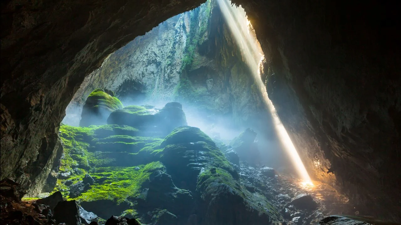 Top the best destinations in a week in Vietnam Son Doong cave in Phong Nha Ke Bang National Park