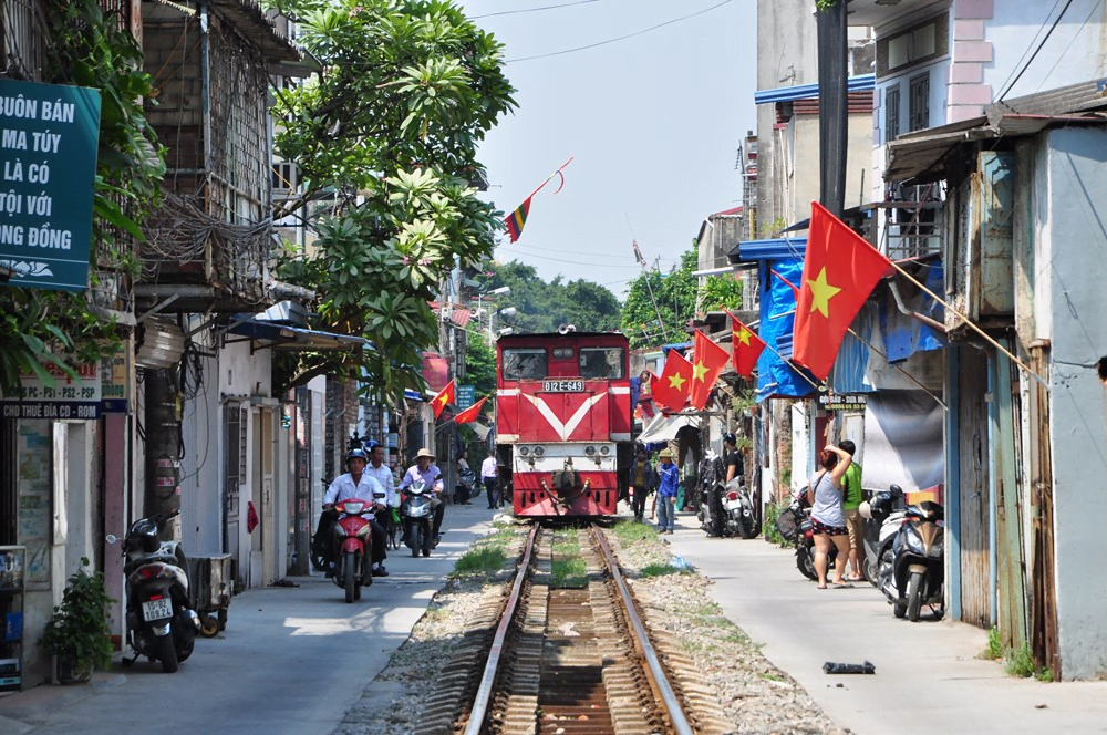 Train Haiphong - Hanoi