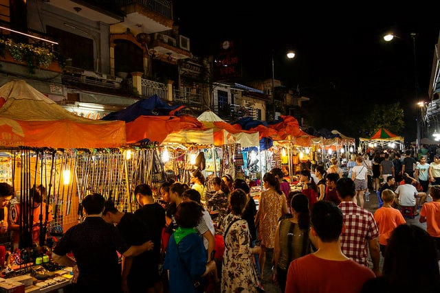 Chợ đêm Phố cổ Hà Nội