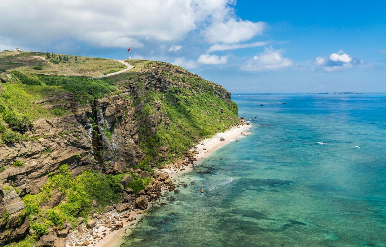 Đảo Lý Sơn với vẻ đẹp “đúng nghĩa” biển xanh, cát trắng và nắng vàng