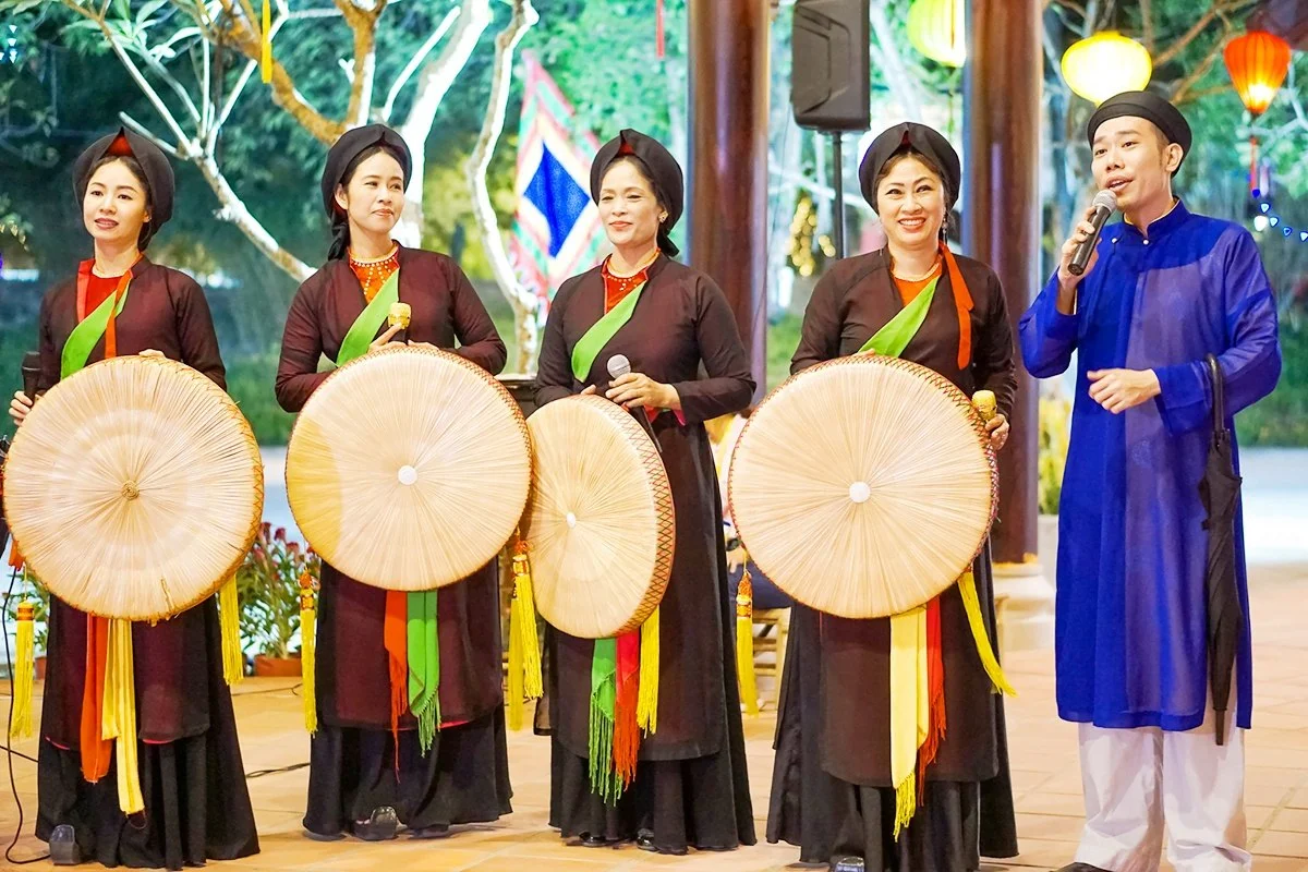 Dân ca quan họ Bắc Ninh tại khu du lịch Happyland Long An Dân ca quan họ Bắc Ninh tại khu du lịch Happyland Long An