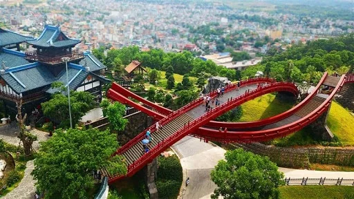 Cáp treo Nữ Hoàng & Ngọn đồi huyền bí Cáp treo Nữ Hoàng & Ngọn đồi huyền bí