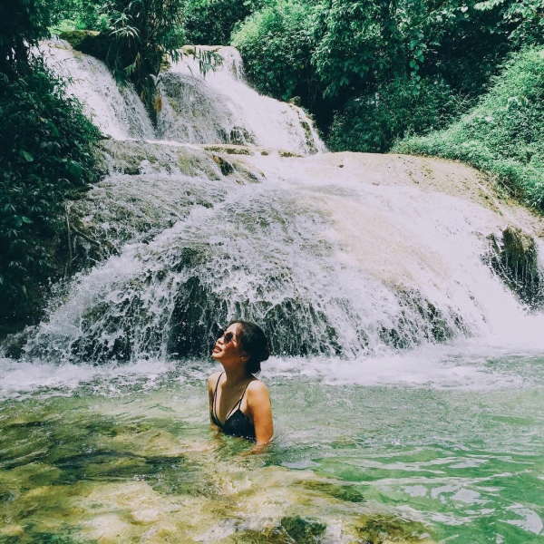 Tắm mát tại thác Hiêu Pù Luông