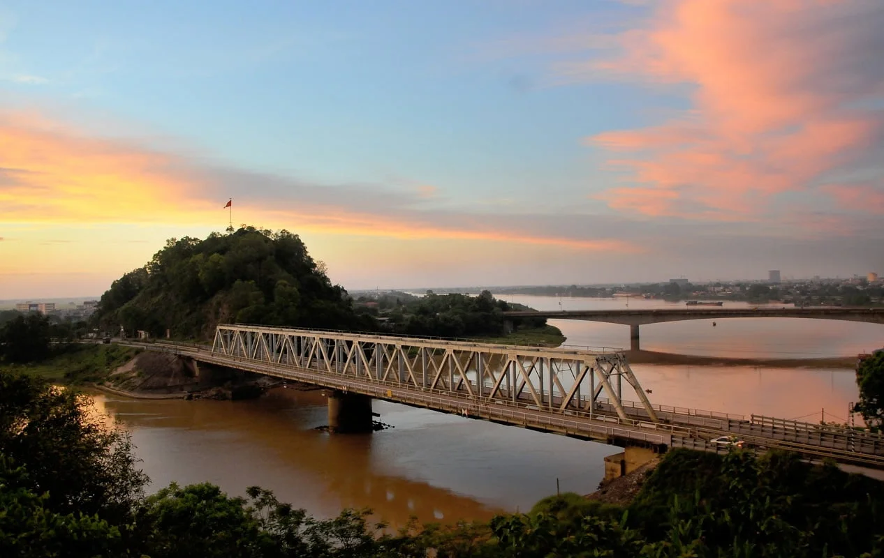 Cầu Hàm Rồng thật đẹp dưới ánh hoàng hôn Cầu Hàm Rồng thật đẹp dưới ánh hoàng hôn