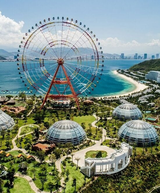 Khu vui chơi giải trí Vinpearl Land