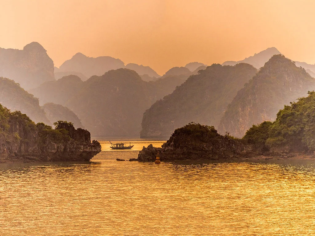 halong-bay-sunrise