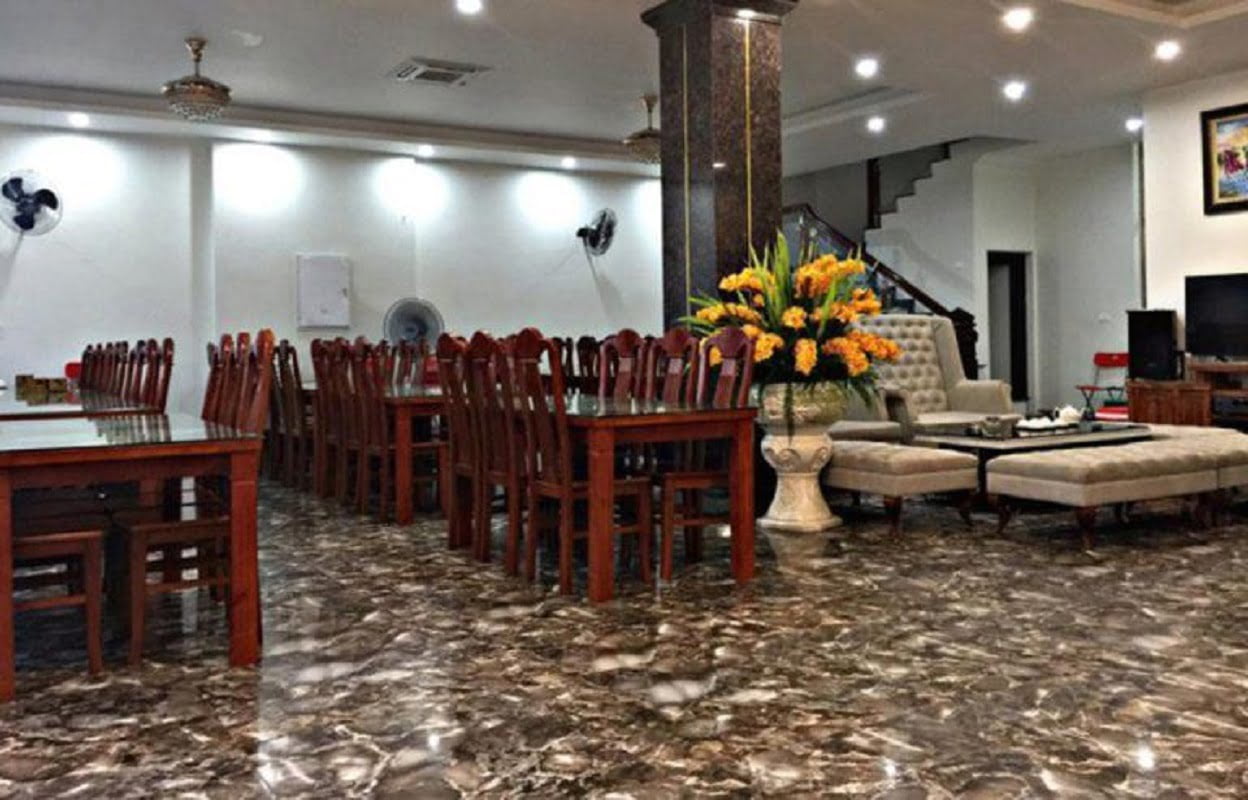 Sảnh chờ và khu vực ăn của khách sạn Sam Blue Sầm Sơn