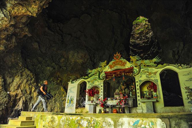 Nơi thờ bà Trần Thị Dung trong động Thiên Hương