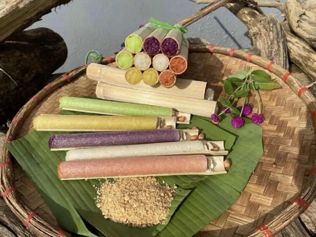 Cơm lam ngũ sắc, đặc sản Mai Châu Hòa Bình Cơm lam ngũ sắc, đặc sản Mai Châu Hòa Bình