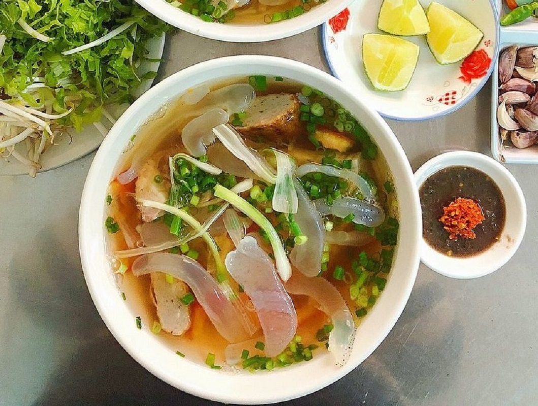 Bún sứa, món ăn nhất định phải thử khi du lịch Nha Trang tự túc