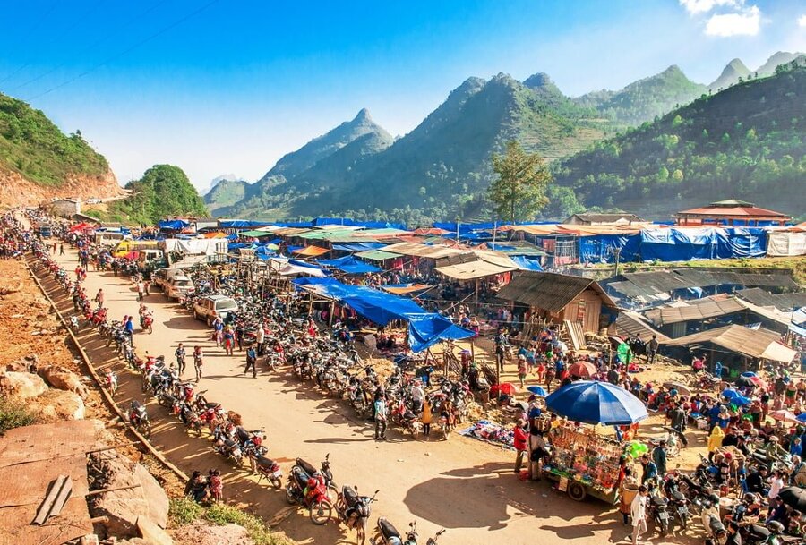 Chợ Lào Lóng Sập