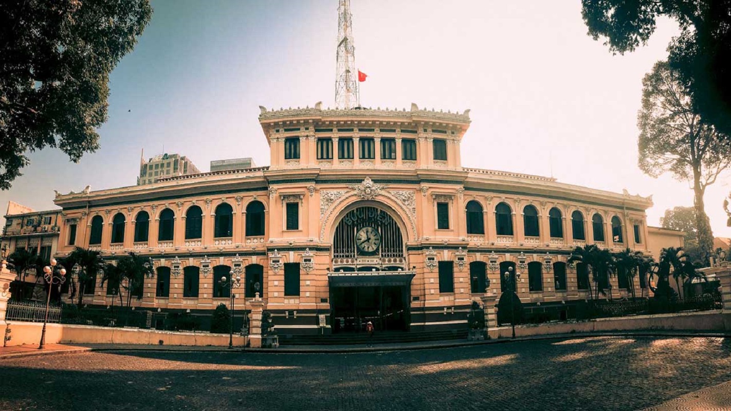 Bưu điện thành phố Sài Gòn với kiến trúc cổ kính độc đáo
