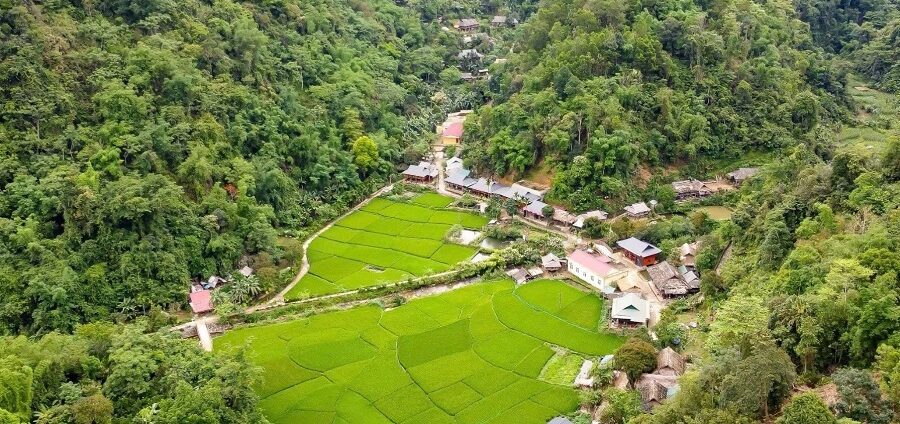 Pu Luong Cave Trekking to Kho Muong